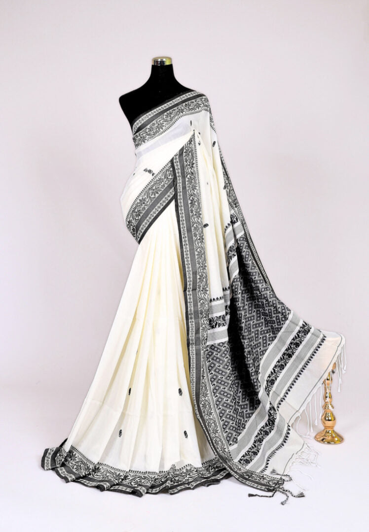 Page 4 | White Sarees: Buy Latest Indian Designer White saree Online -  Utsav Fashion