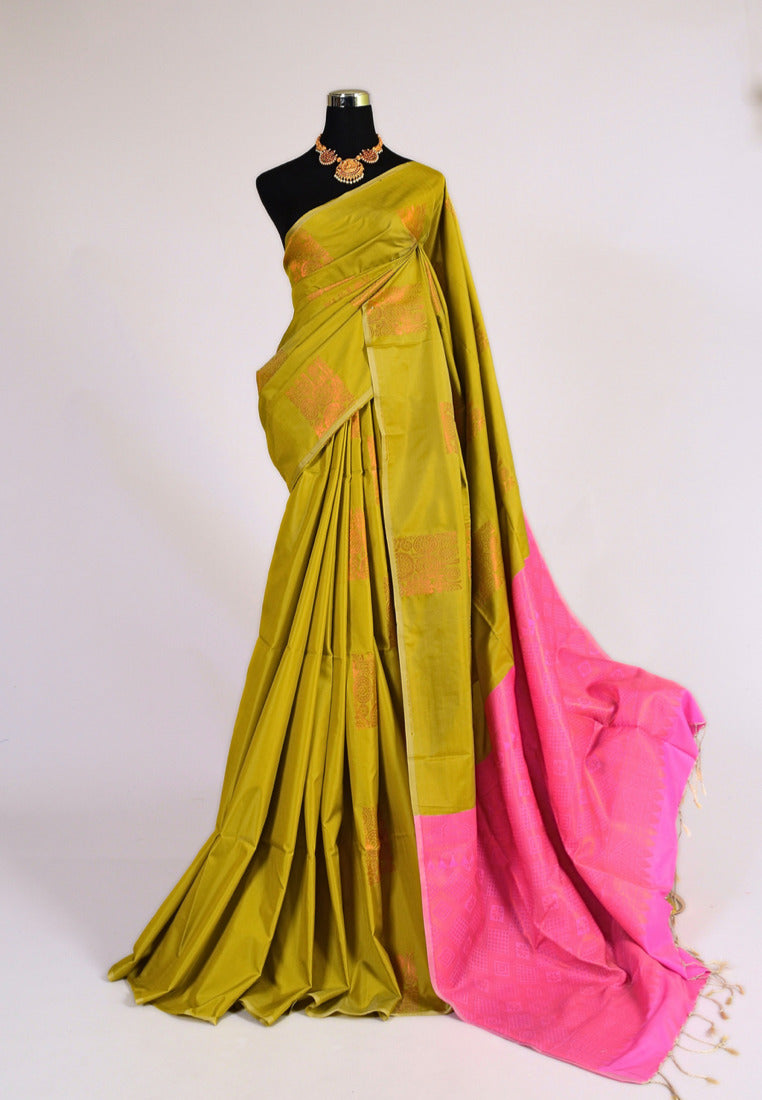 Parrot-Green Premium Soft Silk Square Motif South Saree – Yeshan Sarees